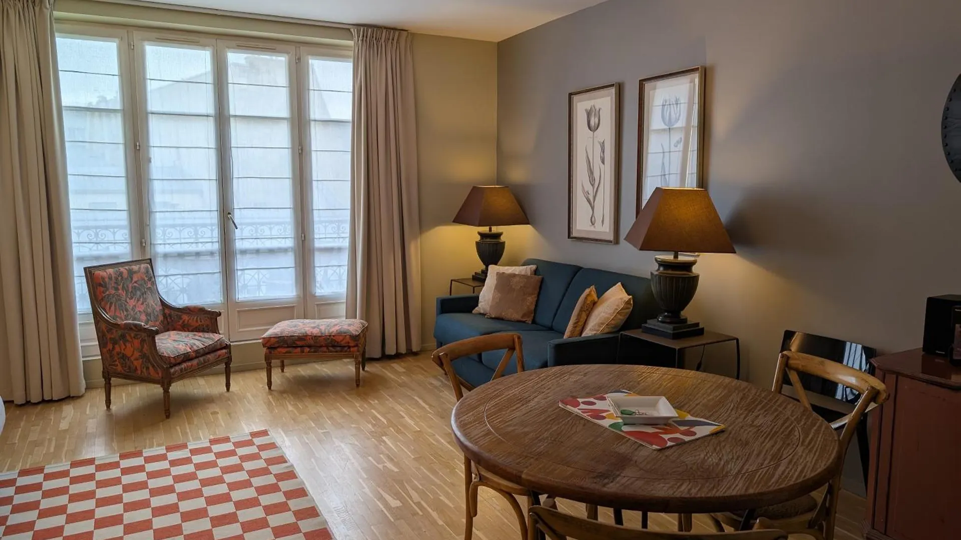 Daire Caumartin 64 Paris