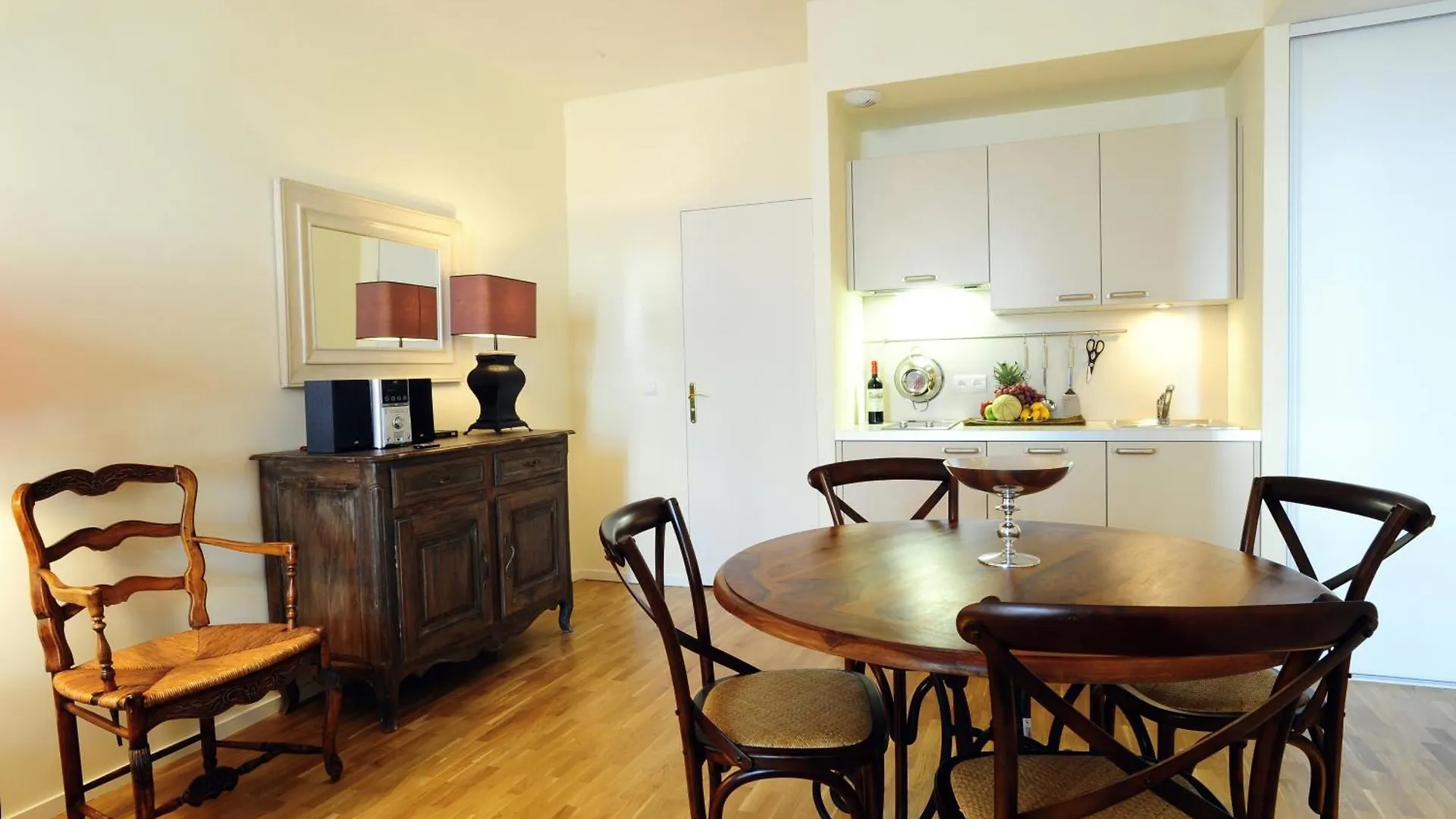 Apartament Caumartin 64 *