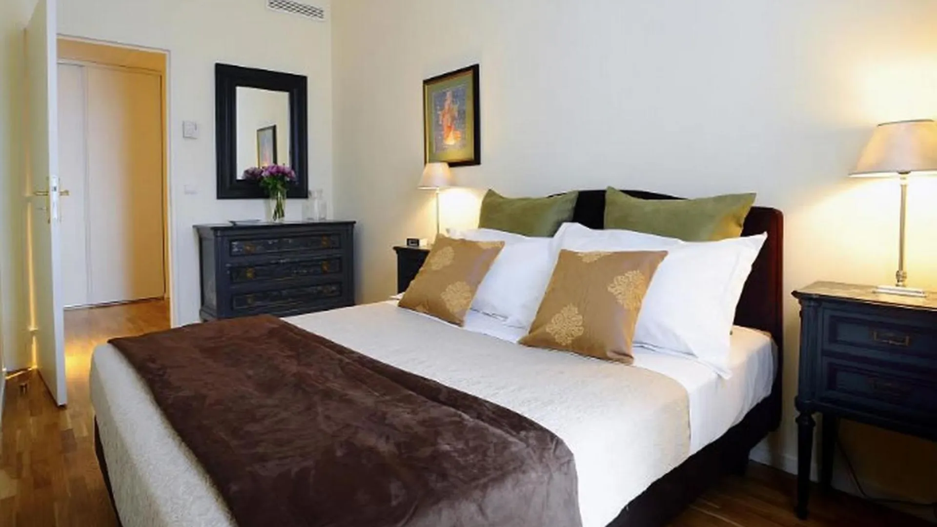 Apartment Caumartin 64 Paris